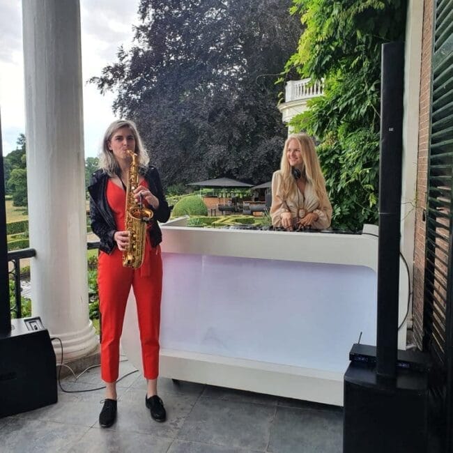 vrouwelijke DJ huren